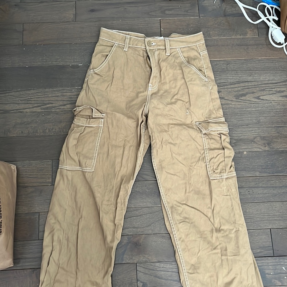 H&M Tan cargo pants. Size 4